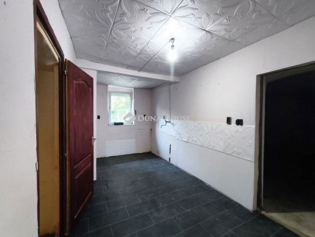 Eladó családi ház, Dombóváron 13 M Ft, 2 szobás