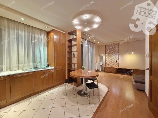 Eladó téglalakás, Kecskeméten 64.9 M Ft, 2 szobás