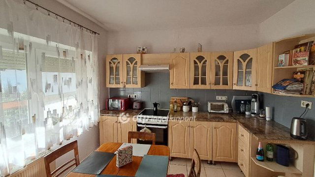 Eladó családi ház, Bükkszéken 39.5 M Ft, 2 szobás