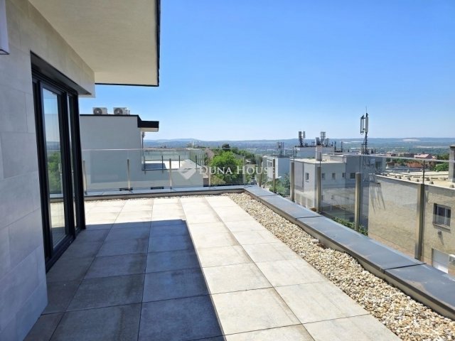 Eladó téglalakás, Pécsett 190 M Ft, 4 szobás