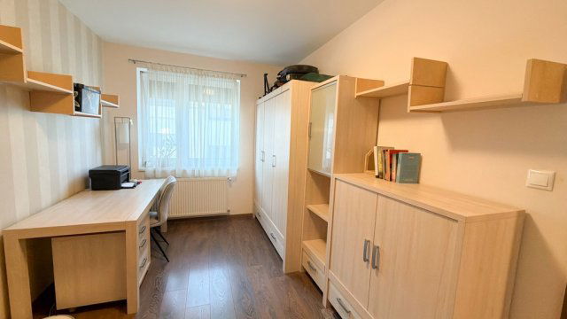 Eladó téglalakás, Debrecenben 99.9 M Ft, 3 szobás