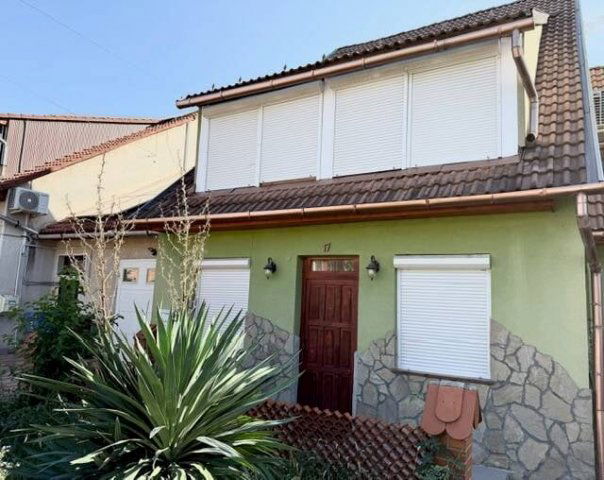 Eladó családi ház, Pécsett 89.9 M Ft, 5 szobás