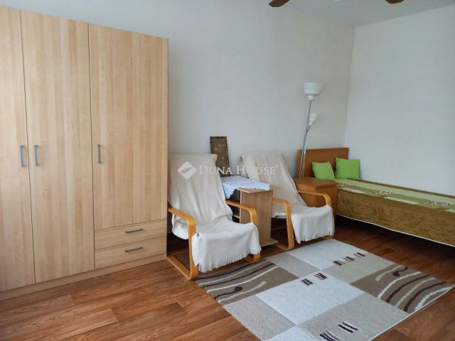 Kiadó panellakás, albérlet, Gyöngyösön 95 E Ft / hó, 1 szobás