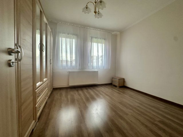 Eladó téglalakás, Keszthelyen 94.9 M Ft, 4 szobás