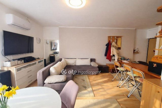 Eladó téglalakás, Szigetszentmiklóson 69.9 M Ft, 2 szobás