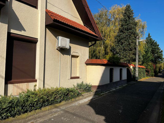 Eladó ikerház, Kecskeméten 139.8 M Ft, 6 szobás