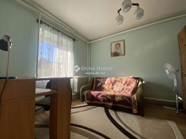 Eladó családi ház, Pétfürdőn 69.9 M Ft, 3 szobás