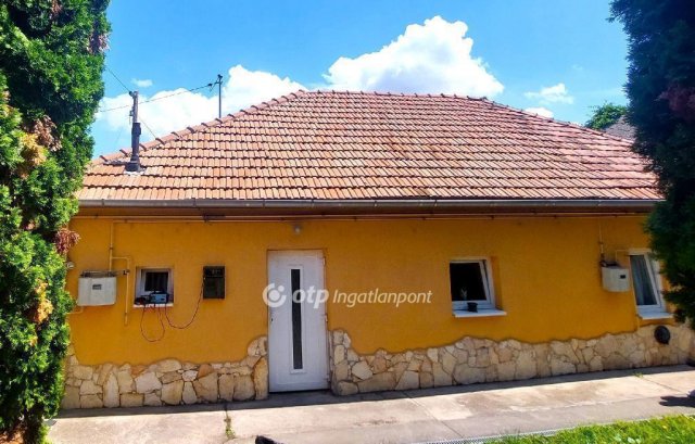 Eladó családi ház, Cegléden 44.9 M Ft, 1+2 szobás