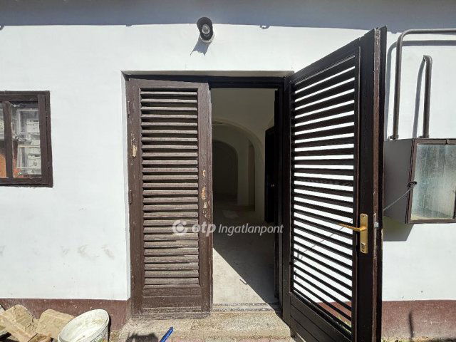 Eladó családi ház, Pápán 20.9 M Ft, 3 szobás