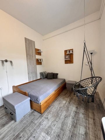 Kiadó téglalakás, albérlet, Pécsett, Lenke utcában, 3 szobás