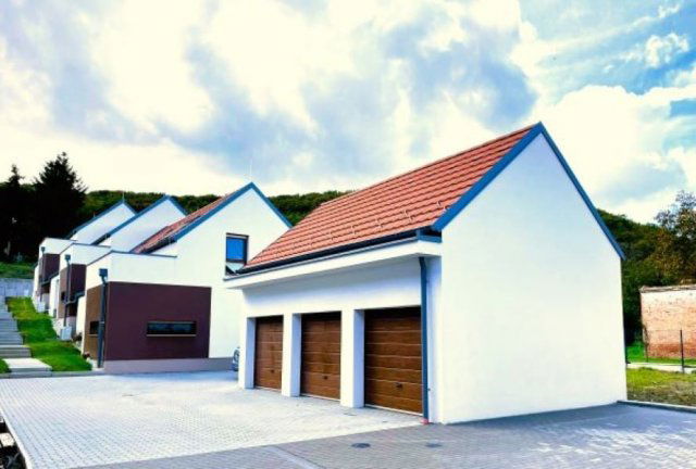 Eladó sorház, Sopronban 131.7 M Ft, 5 szobás