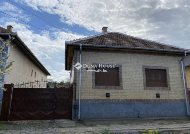 Eladó családi ház, Bagon 32 M Ft, 2 szobás