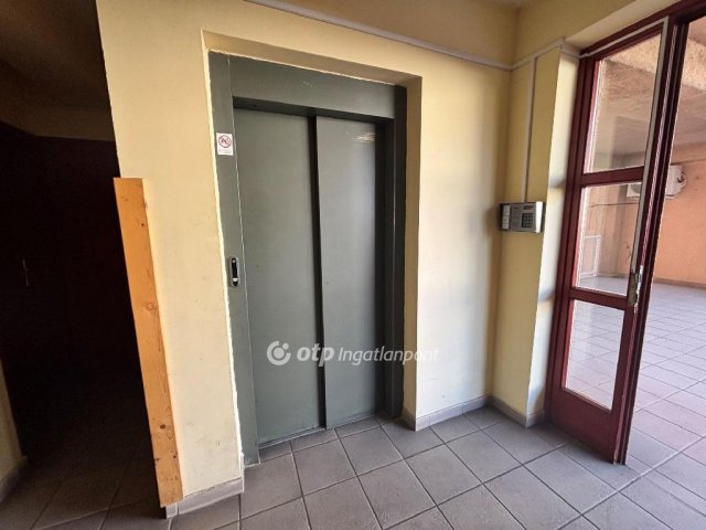 Kiadó téglalakás, albérlet, Békéscsabán 200 E Ft / hó