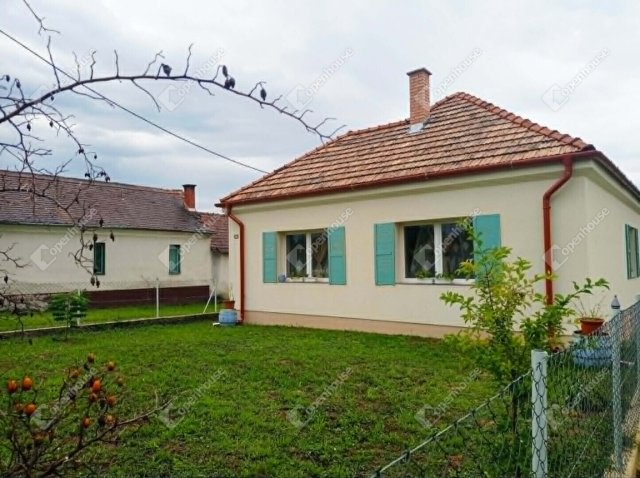 Eladó családi ház, Bajánsenyén 59 M Ft, 2 szobás