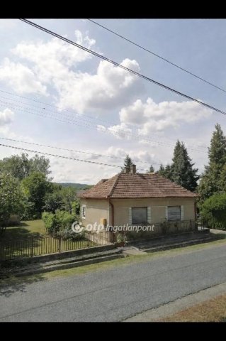 Eladó családi ház, Nemesszentandráson 25 M Ft, 2 szobás