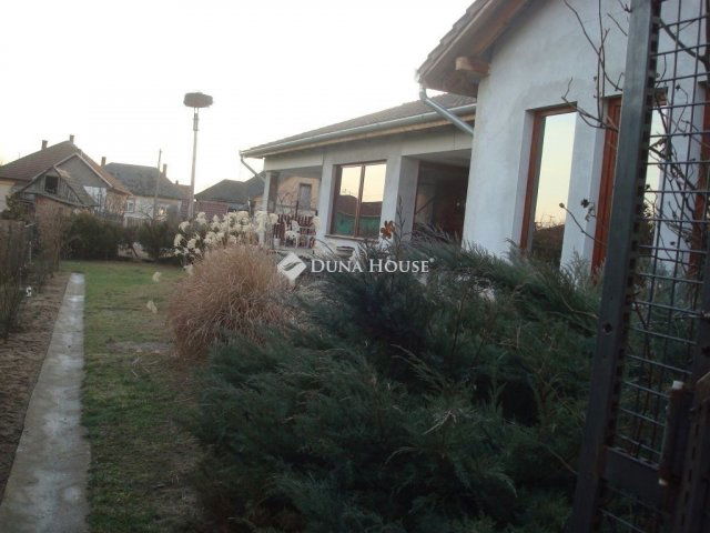 Eladó családi ház, Tápiószecsőn 69.9 M Ft, 7 szobás