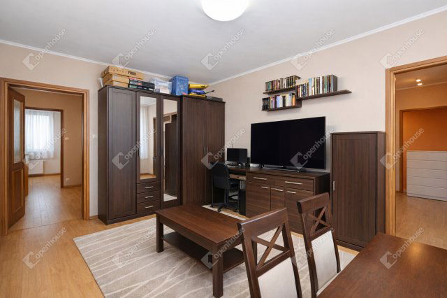 Eladó panellakás, Szegeden 57.9 M Ft, 3 szobás