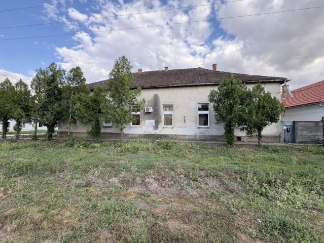 Eladó családi ház, Földeákon, Béke utcában 95 M Ft, 7 szobás