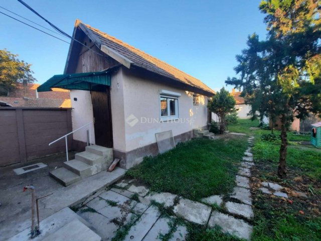 Eladó családi ház, Jászapátiban 16.5 M Ft, 2 szobás