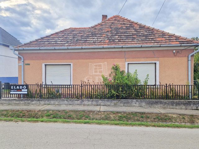 Eladó családi ház, Kisbucsán 28.5 M Ft, 3 szobás