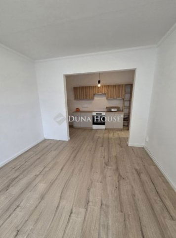 Eladó panellakás, Veszprémben 54.9 M Ft, 3 szobás