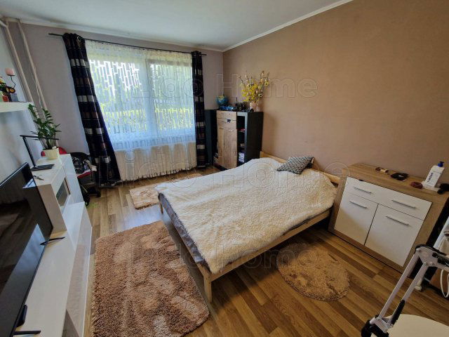 Eladó panellakás, Polgárdin 41 M Ft, 3 szobás
