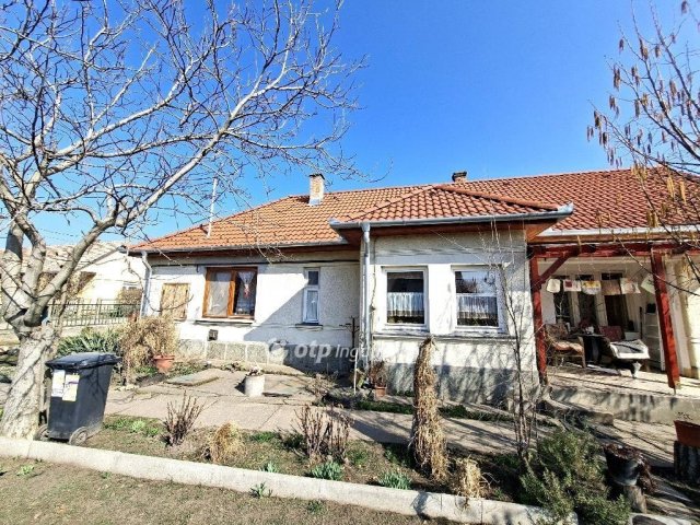 Eladó családi ház, Ráckeresztúron 69.99 M Ft, 5 szobás