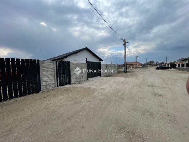 Eladó ikerház, Dunavarsányban 99.6 M Ft, 4 szobás