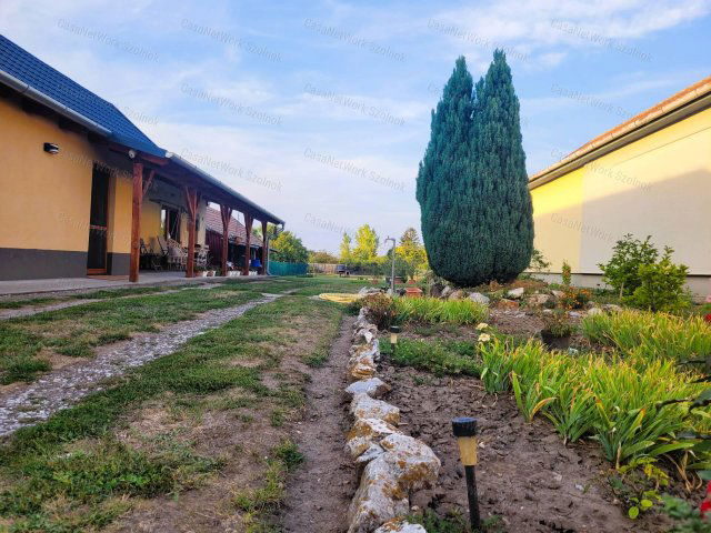 Eladó családi ház, Tiszanánán 34 M Ft, 2 szobás