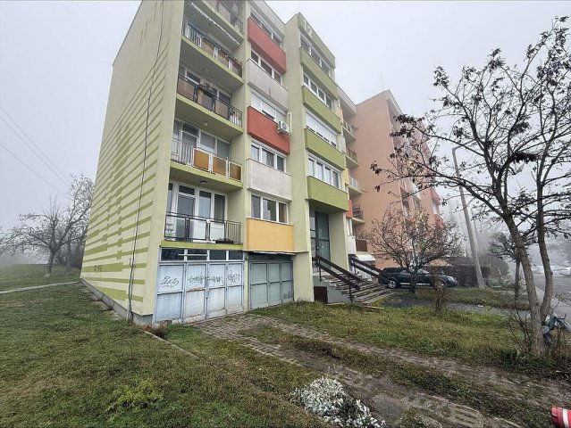 Eladó üzlethelyiség, Szentendrén 39.9 M Ft