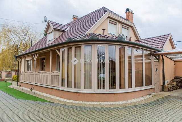 Eladó családi ház, Jászberényben 148.5 M Ft, 4 szobás