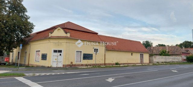 Eladó családi ház, Tatán 139.9 M Ft, 5 szobás