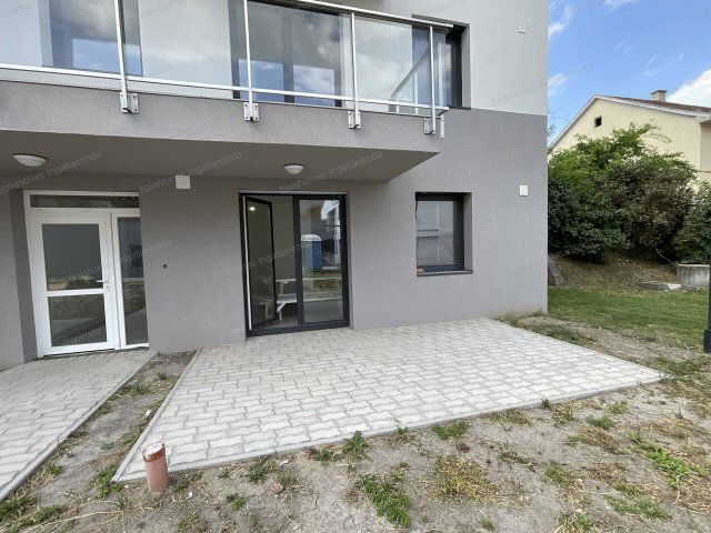 Eladó téglalakás, Siófokon 65 M Ft, 2 szobás