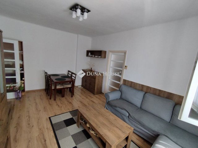 Eladó téglalakás, Tatabányán 31.99 M Ft, 2 szobás