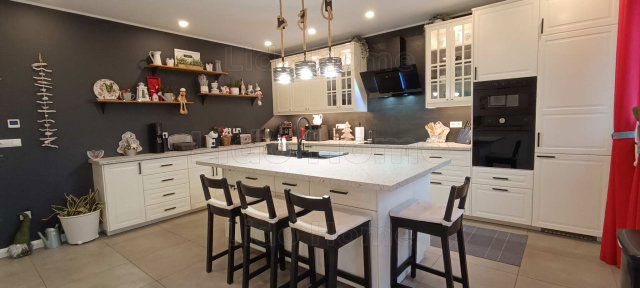 Eladó családi ház, Siófokon 258 M Ft, 4 szobás