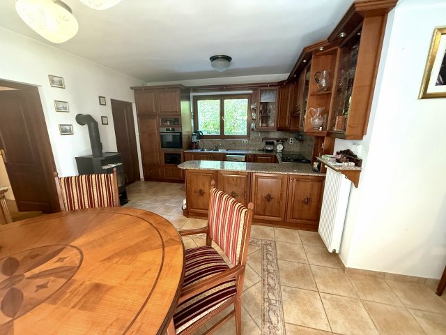 Eladó családi ház, Solymáron 185 M Ft, 8 szobás