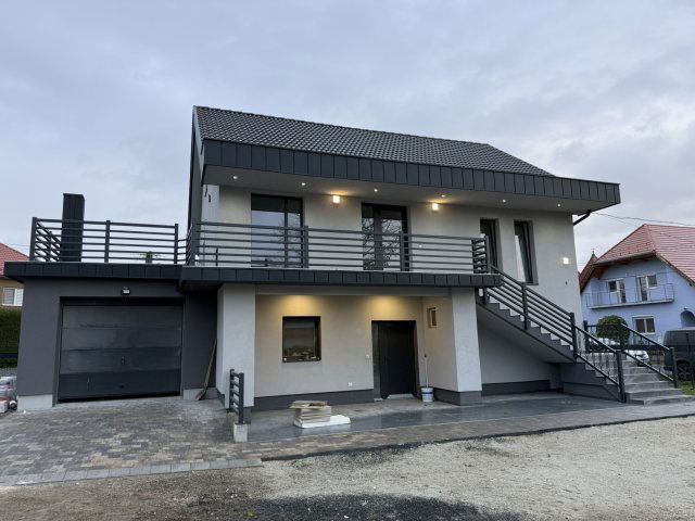 Eladó családi ház, Keszthelyen 169 M Ft, 4 szobás