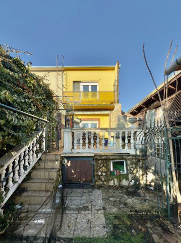 Eladó ikerház, Budapesten, XVIII. kerületben, Rozsnyó utcában