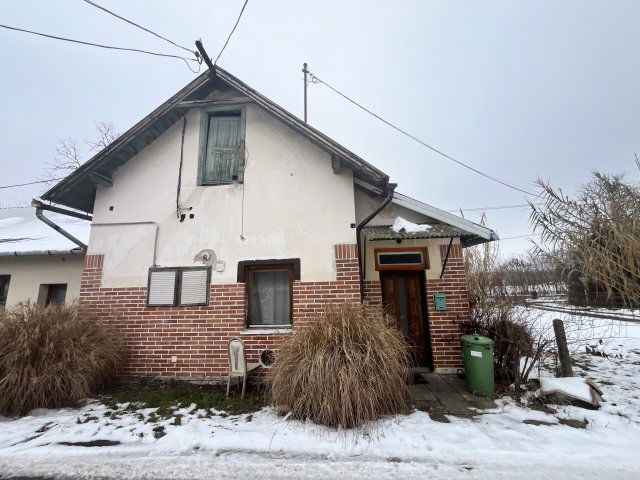 Eladó sorház, Sarkadon 7.5 M Ft, 1 szobás / költözzbe.hu