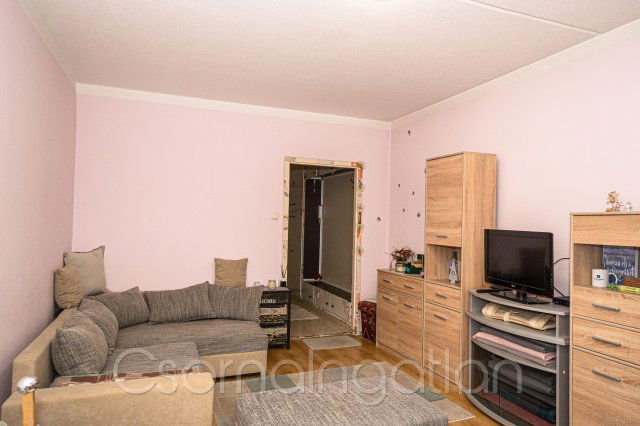 Eladó téglalakás, Csornán 32.9 M Ft, 1 szobás