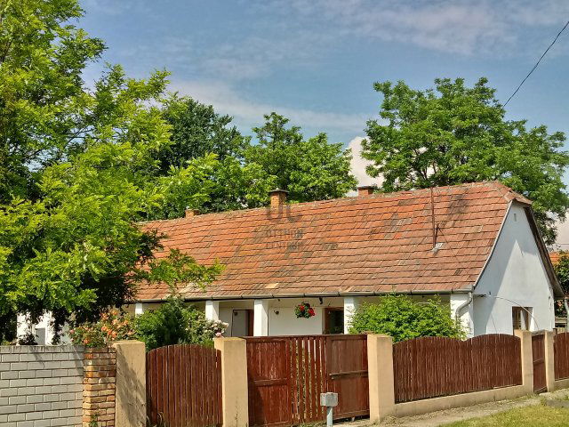 Eladó családi ház, Ráckeresztúron 40 M Ft, 2 szobás