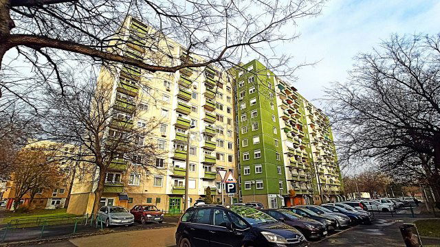 Eladó panellakás, Győrött 36.8 M Ft, 1 szobás