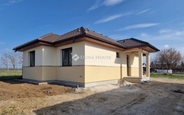 Eladó családi ház, Buzsákon 69.9 M Ft, 3 szobás