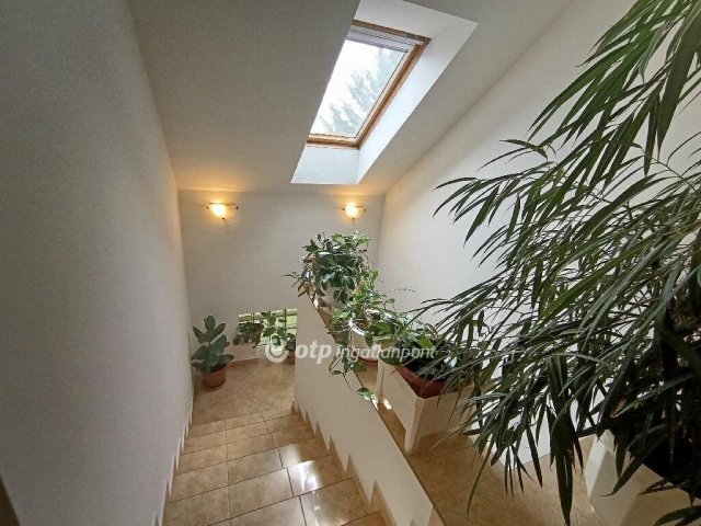 Eladó családi ház, Érden 228.2 M Ft, 7 szobás