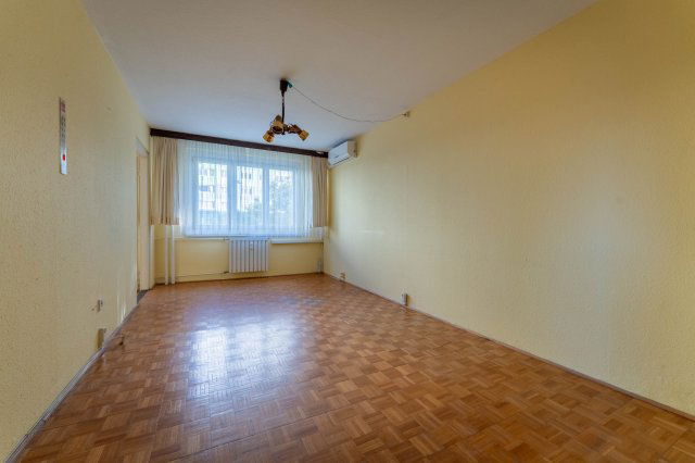 Eladó téglalakás, Budapesten, III. kerületben, Solymár utcában