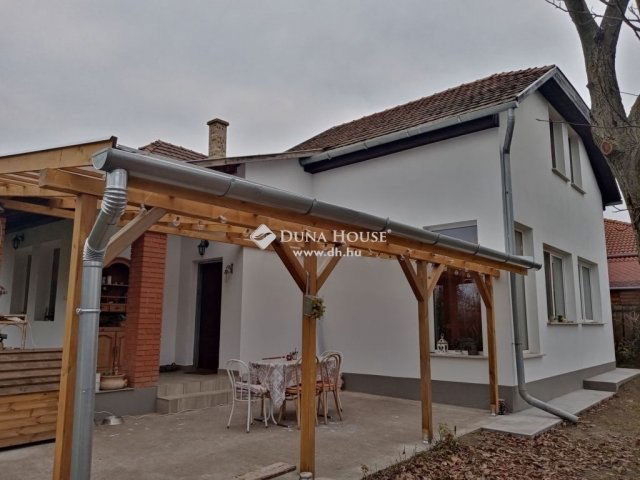 Eladó családi ház, Maglódon 109.9 M Ft, 3+2 szobás