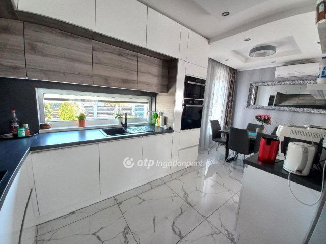 Eladó családi ház, Erdőkertesen 150 M Ft, 4 szobás