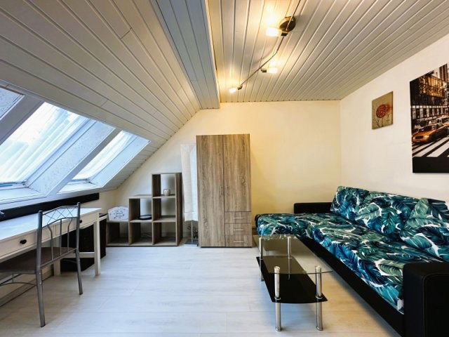 Eladó családi ház, Pécsett 62.5 M Ft, 6+3 szobás