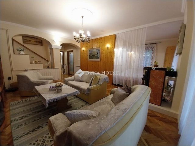 Eladó családi ház, Szegeden 199.9 M Ft, 7+1 szobás