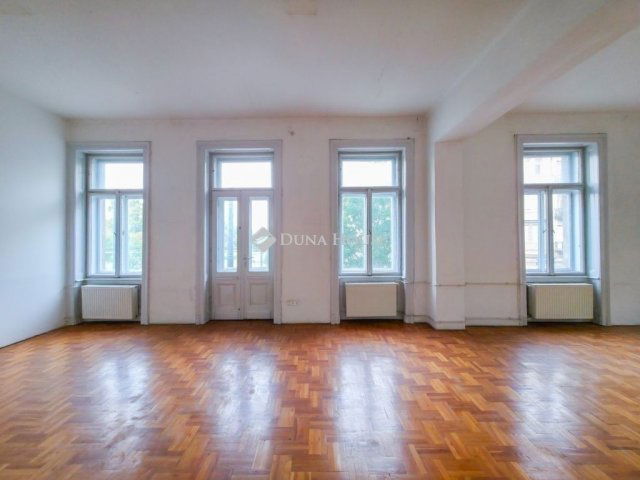 Eladó téglalakás, Budapesten, VII. kerületben 135 M Ft, 3 szobás